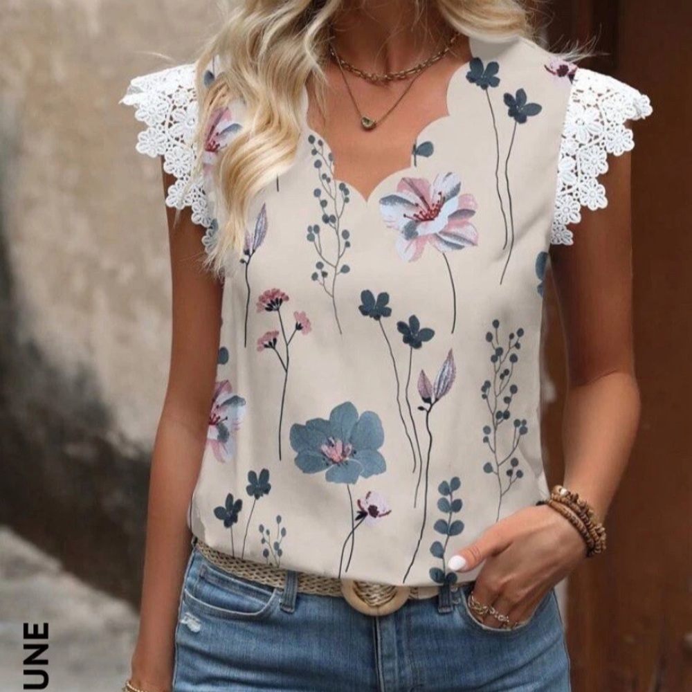 SHEIN Cream Floral Blouse with White Lace Sleeves